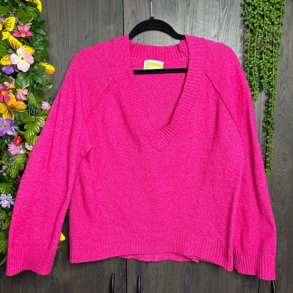 b💙2/$40💙Yummy Sweater Co Vibrant Pink V Neck Pullover Sweater Size M - Picture 2 of 16